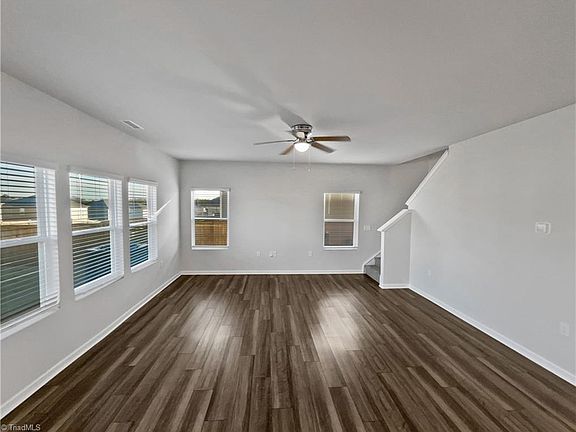 3rd image of 522 Winesap Dr