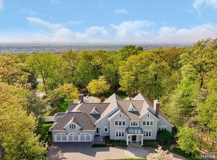 100 Devriese Ct, Tenafly, NJ 07670
