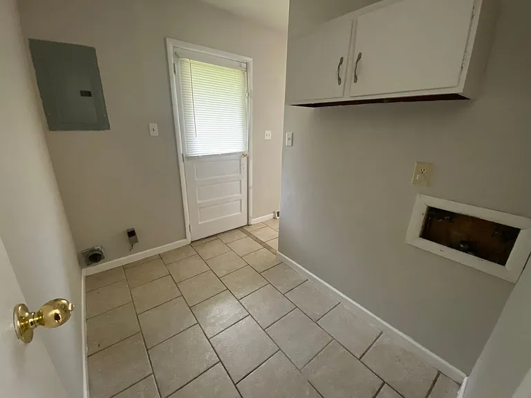 845 Middle Dr — Photo 10