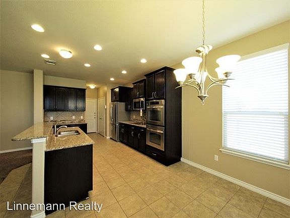 5th image of 803 Siena Ct