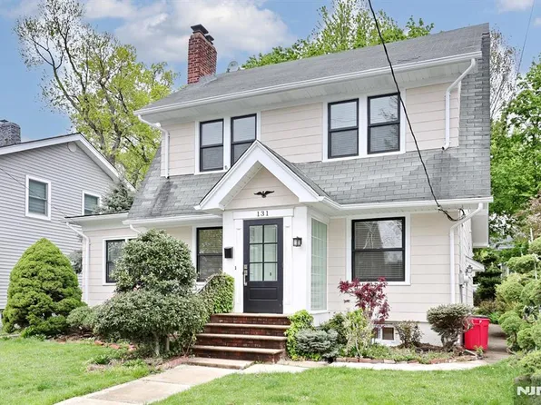 131 Highwood Ave, Leonia, NJ 07605