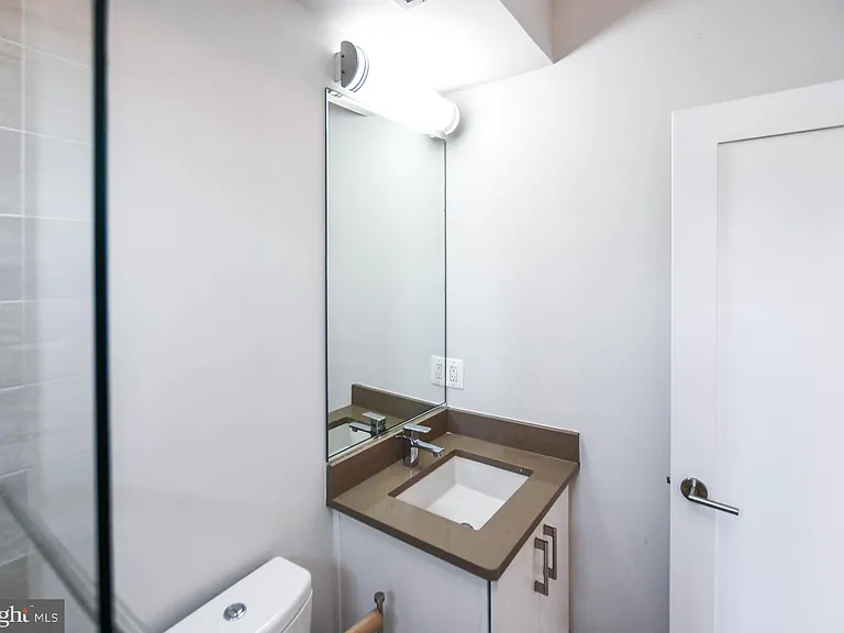 913 Quincy St NE #3 — Photo 42