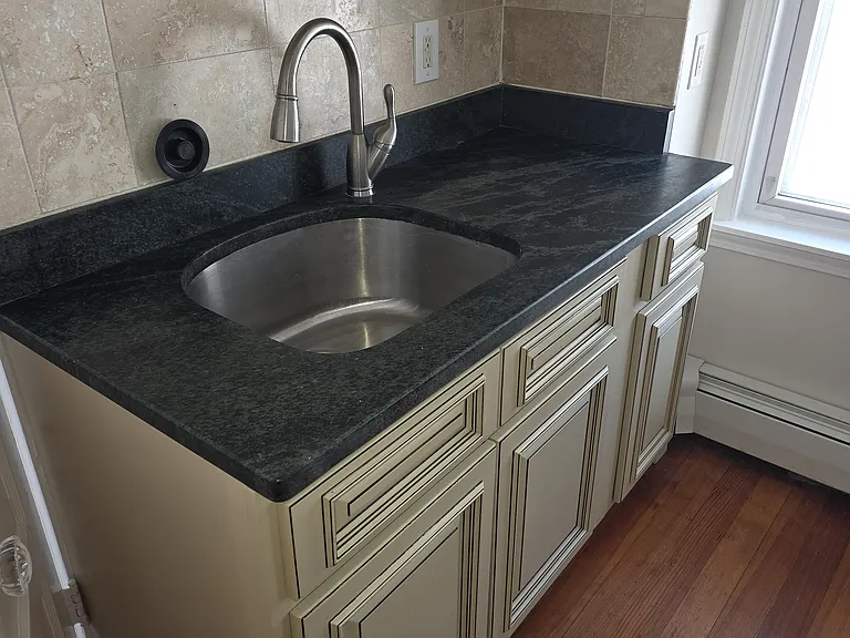 75 Albertina St #1 — Photo 7