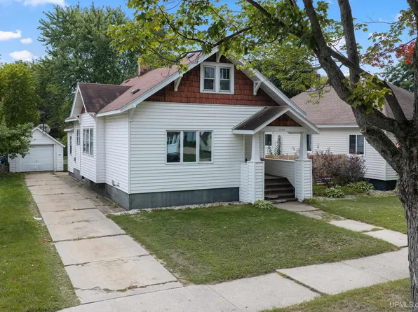 1309 Minnesota Ave, Gladstone, MI 49837