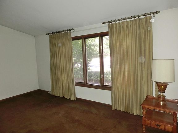 3rd image of 8604 W 143rd Pl