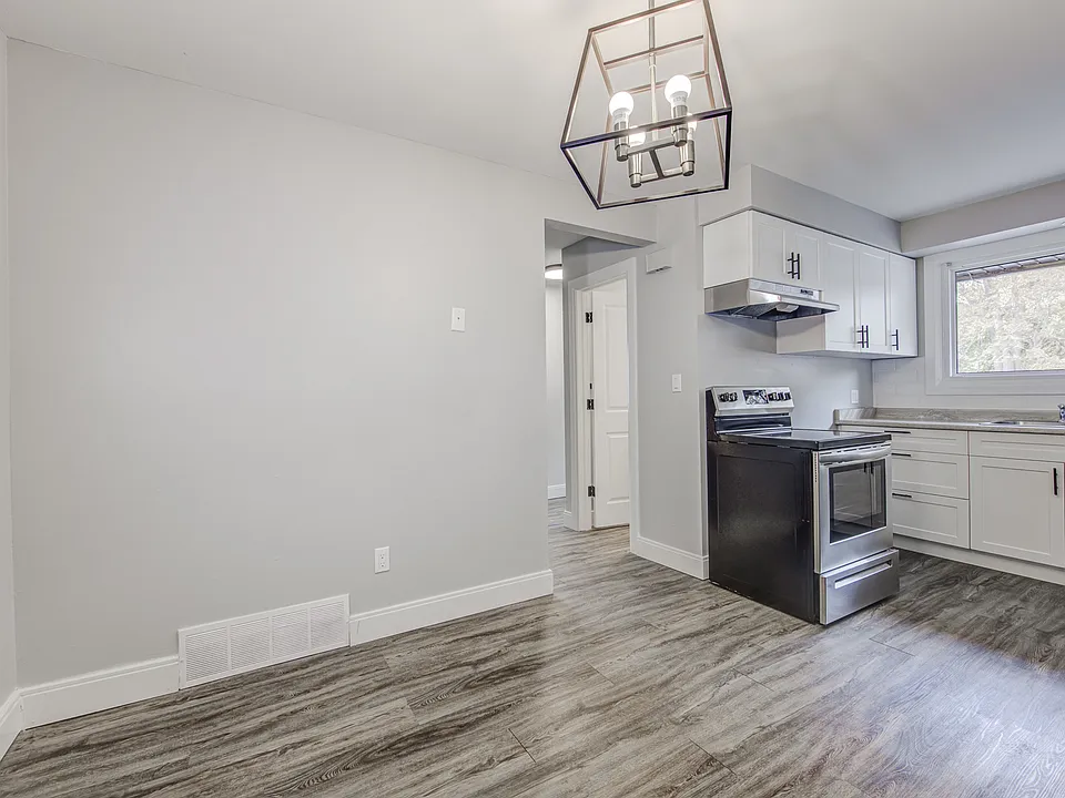 6 Pearl Cres #3