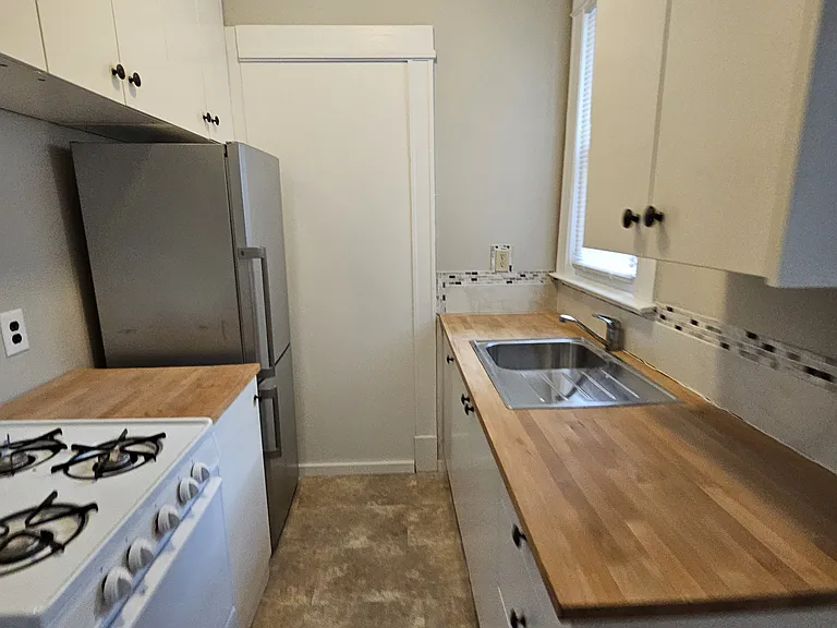 512 Whitney Ave #1BB — Photo 1