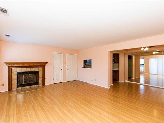 5th image of 5106 Hollow Wood Ct APT B