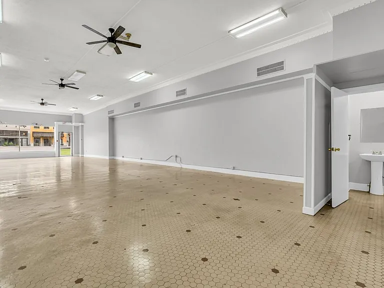 423 Main St — Photo 5