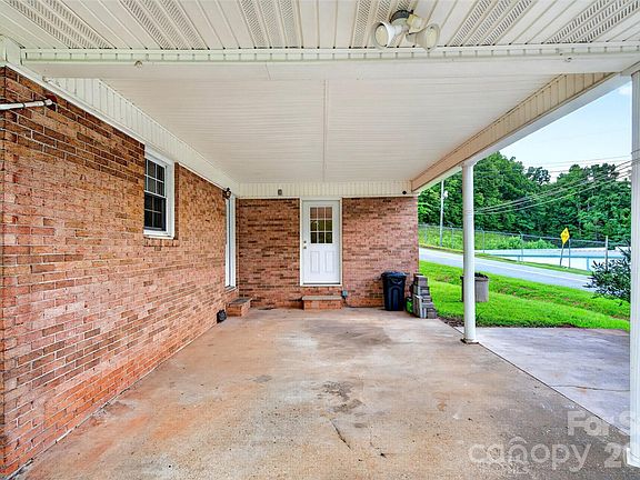 5th image of 2406 Nix Creek Rd