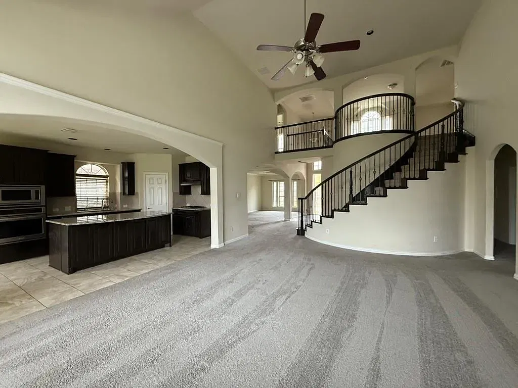 6 bed, 3667 sqft, $3,990 — Photo 4