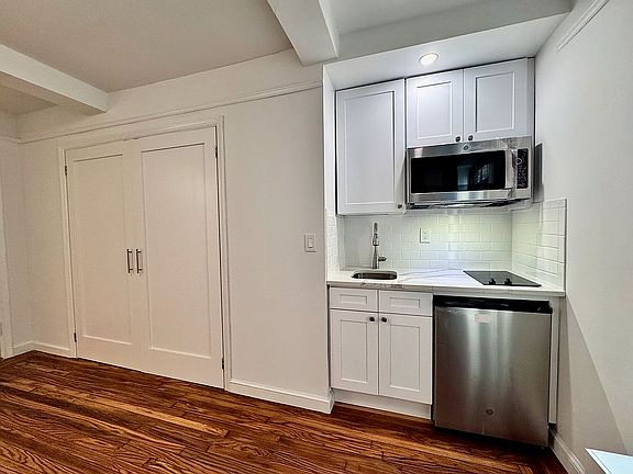 2nd image of 25 Tudor City Pl APT 1910
