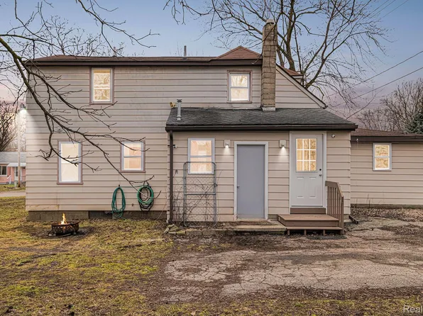 3079 Walton Ave, Flint, MI 48504