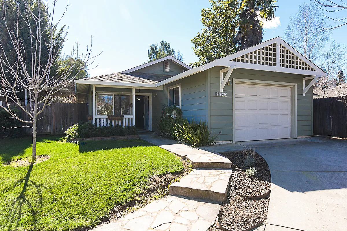 2702 Javier Pl photo 1