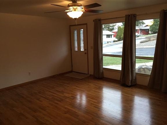 2nd image of 725 NW Polaris St