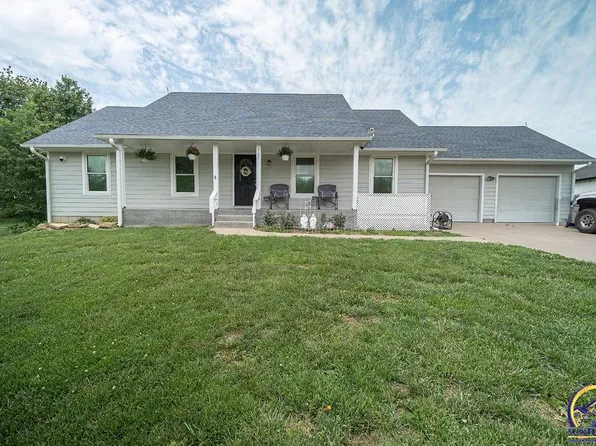 707 Pierce St, Maple Hill, KS 66507