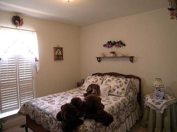 4th image of 241 Fairhill Dr NE