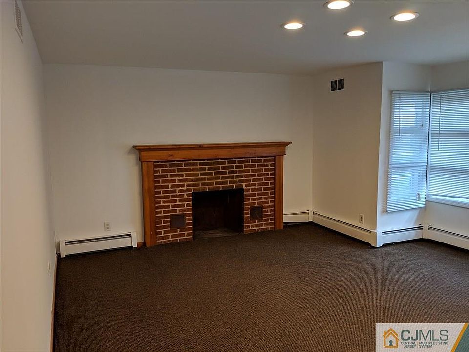 2nd image of 104 S Hyde Ave