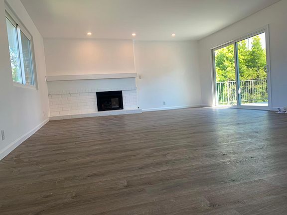 4th image of 2543 Bayshore Ave