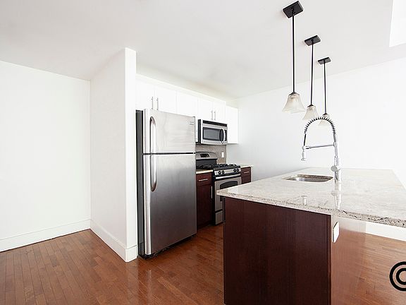 3rd image of 180 Scholes St APT 3B