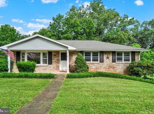4135 Robin Hood Dr, York, PA 17408