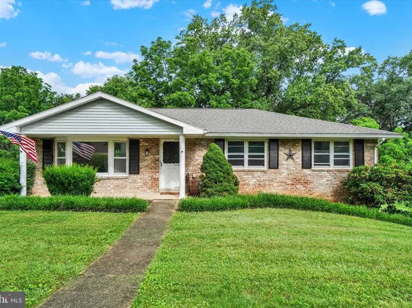 4135 Robin Hood Dr, York, PA 17408