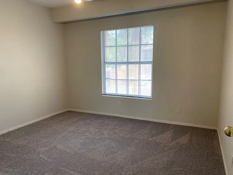 7604 Almeria Ave — Photo 6
