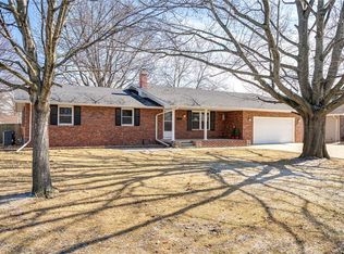 708 N Oakwood St, Effingham, IL 62401