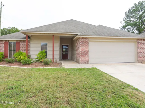 11 Pine Hill Way, Terry, MS 39170