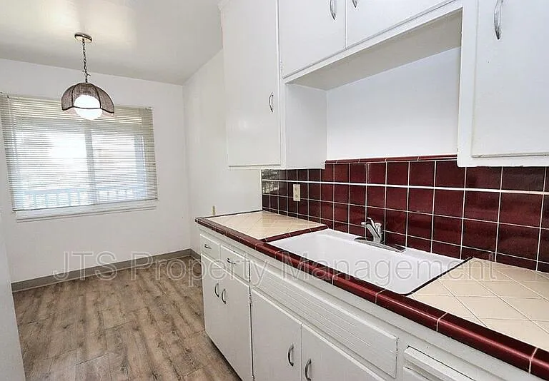 4439 V St #6 — Photo 20