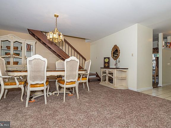5th image of 144 Oak Knoll Cir