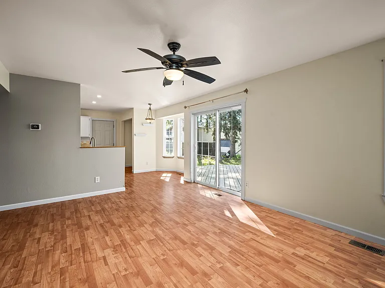 1140 W Starling Ave — Photo 7