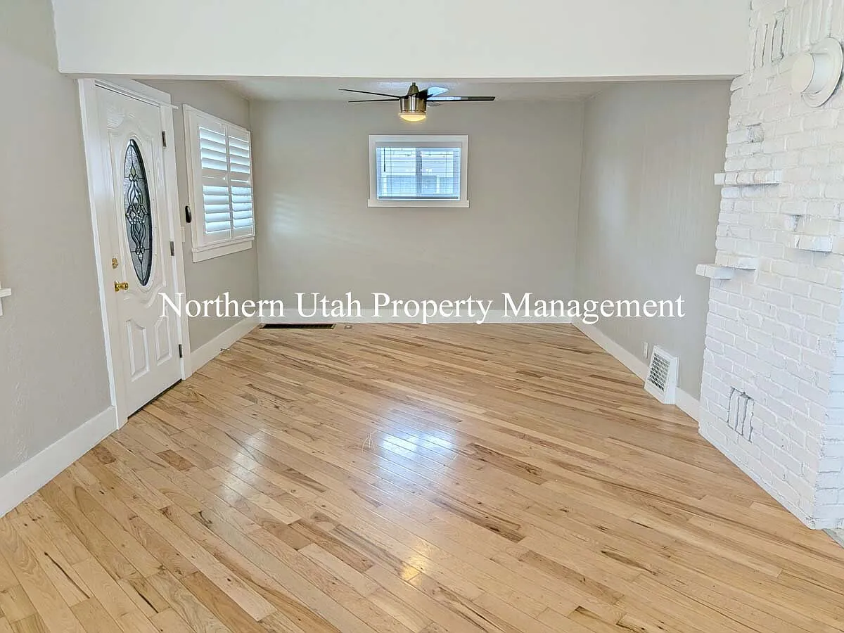 3 bed, 3.0 bath, 1664 sqft, $2,300 — Photo 3