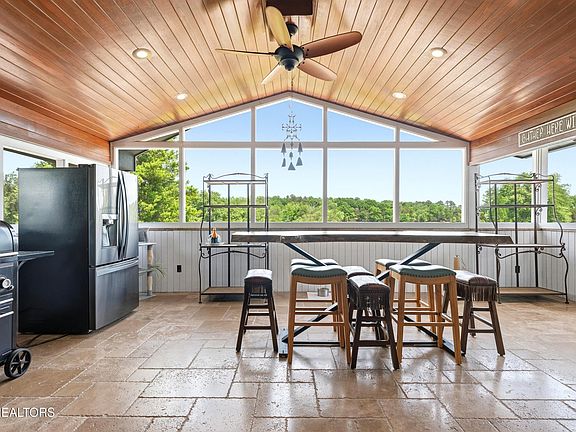 38th image of 401 Gholdston Dr