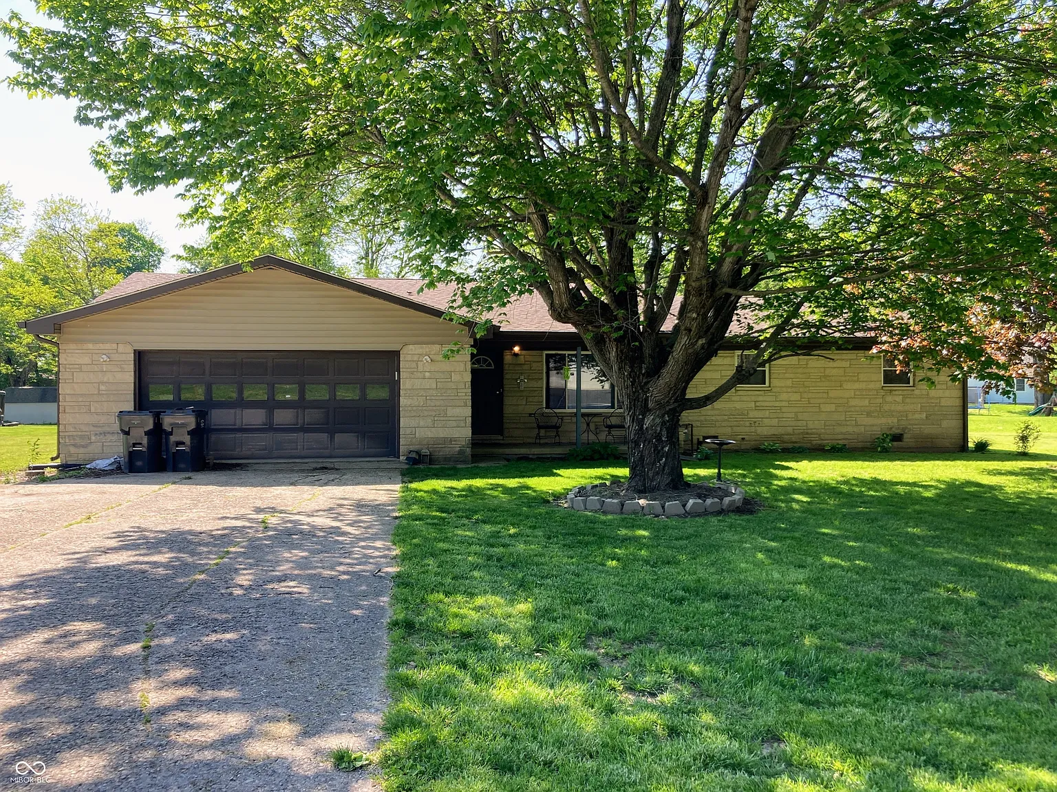 8410 Woodlawn Dr photo 1