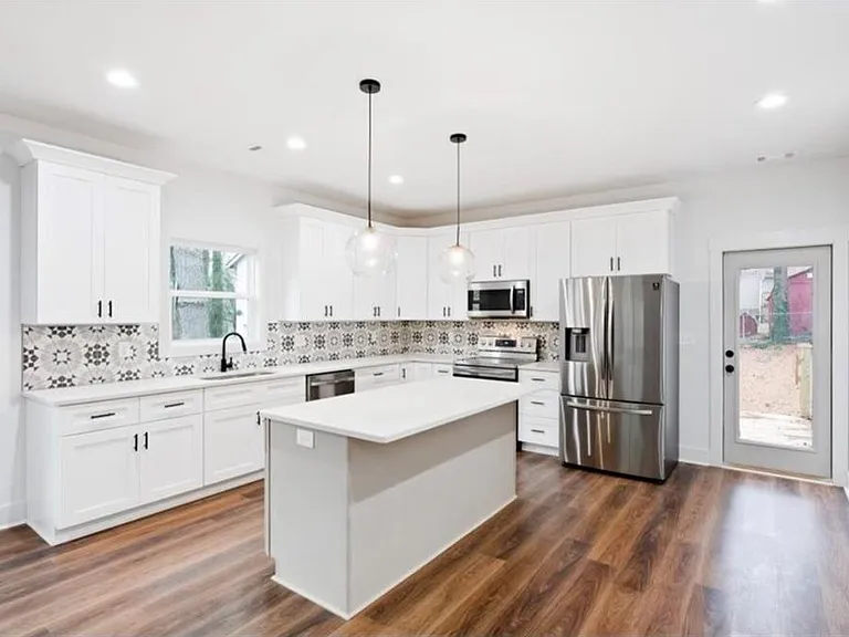2932 Palm Dr — Photo 4