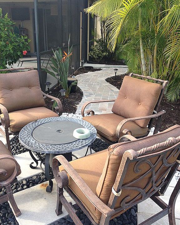 Yard conversation/dining