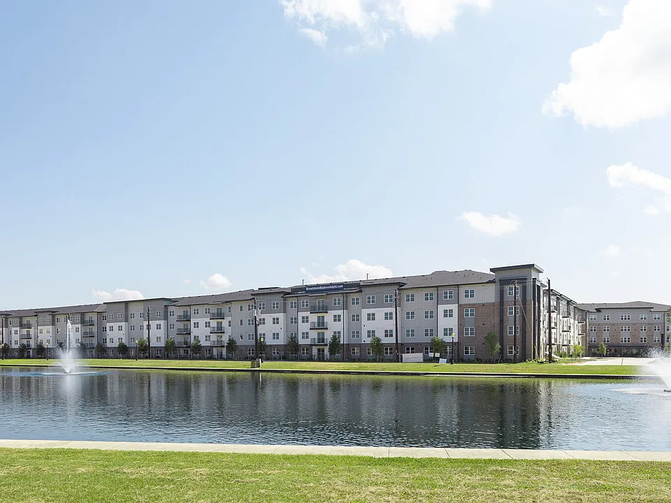 Broadstone Baybrook apartments community photo
