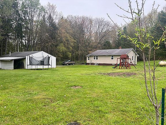 3rd image of 124 Thompson Rd