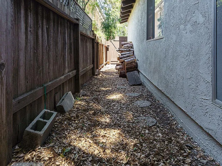4140 Meadow Lark Dr — Photo 33