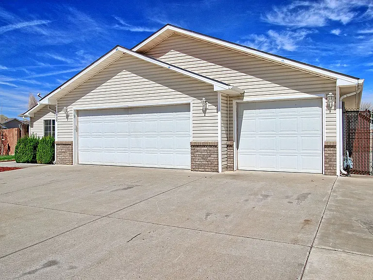 850 Henry Cir — Photo 3