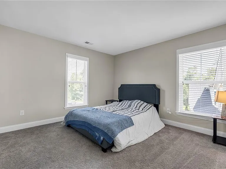 1645 Hillcrest Dr — Photo 14
