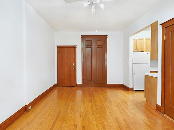3rd image of 5653 N Winthrop Ave APT 2C