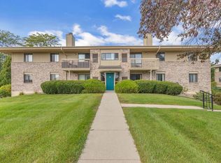 112 E Freistadt Rd, Thiensville, WI 53092