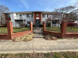 555 Chestnut St APT 1D, Columbus, IN 47201