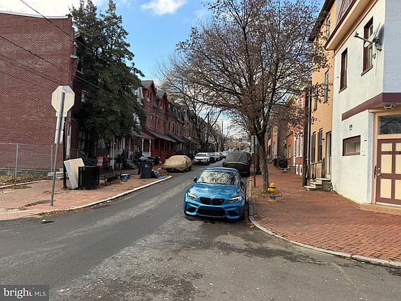 2nd image of 801 W 9th St