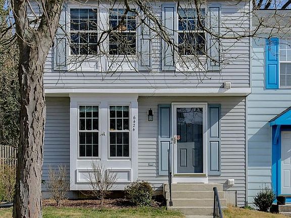 Fabulous end unit townhome!