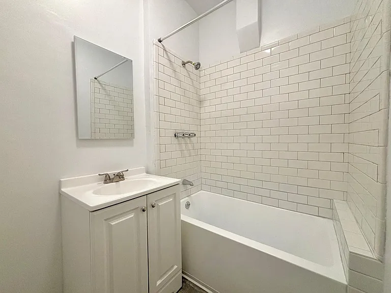 147 S Normandie Ave — Photo 6