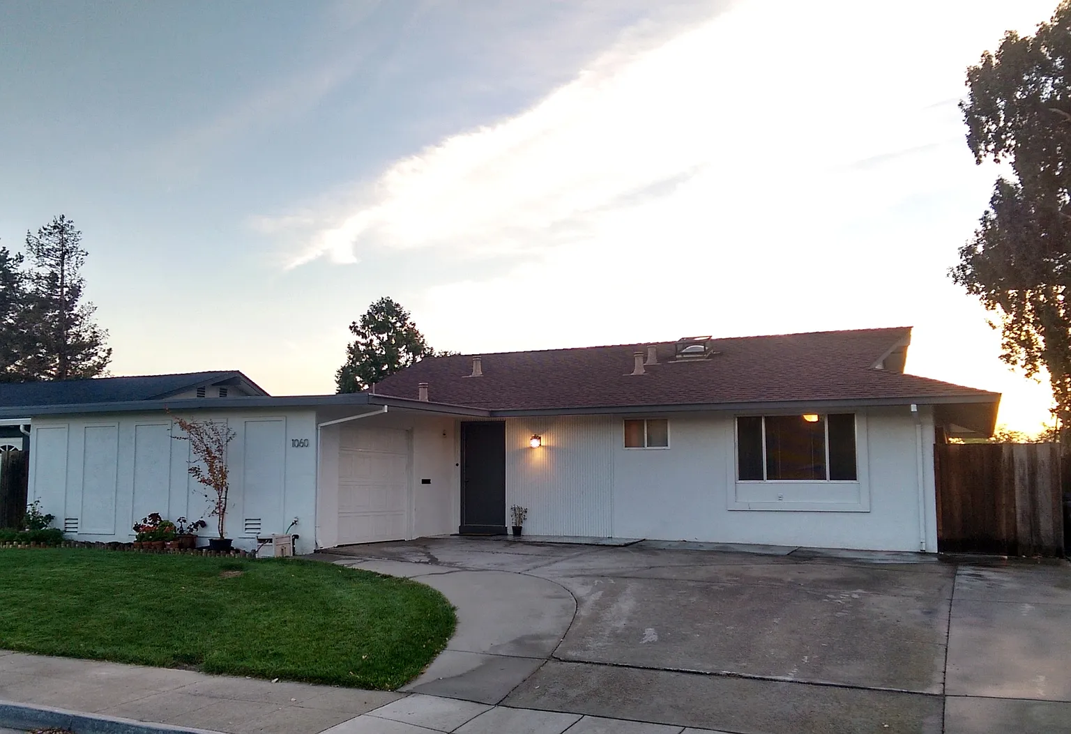 1060 Hollyhock St photo 1