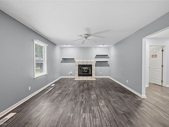 3rd image of 1581 Denise Dr